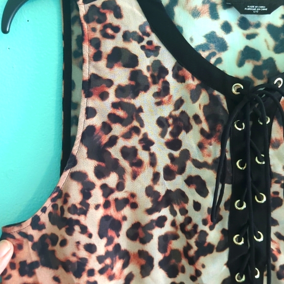 Nwt Bebe Sheer Zebra Top Size M/L - Picture 7 of 15